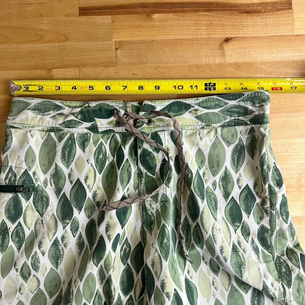 Patagonia Mens 30 Green Leaf Print Wavefarer Board Shorts 86555 Swim Trunks 9 In